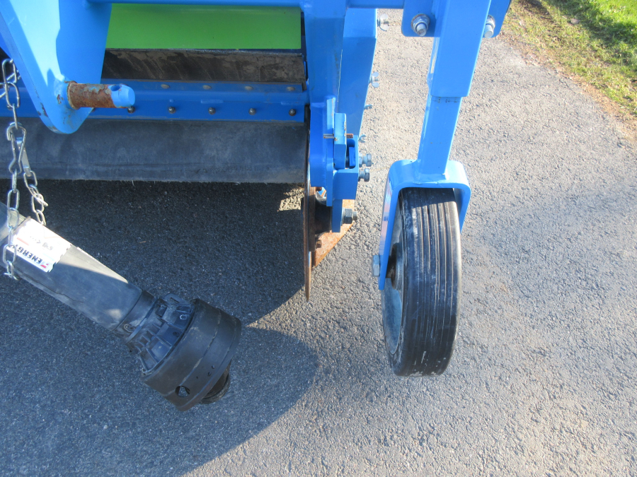 5960 Krukowiak onion windrower and topper