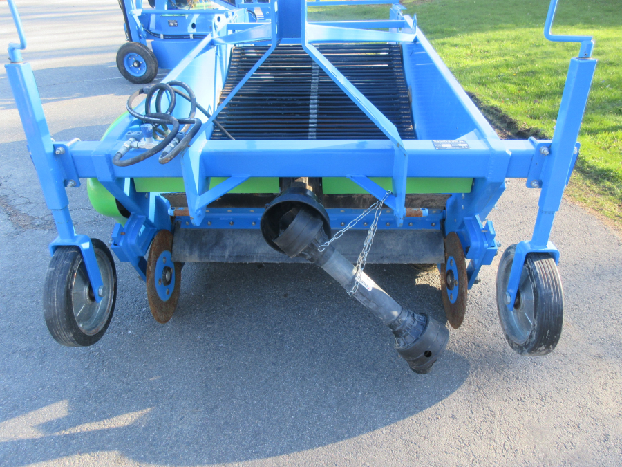 5960 Krukowiak onion windrower and topper