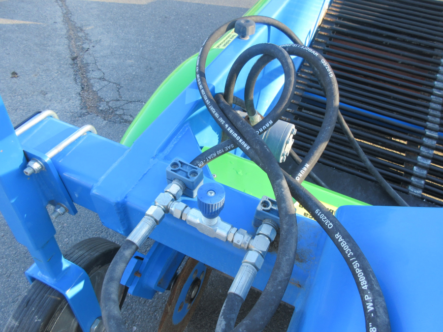5960 Krukowiak onion windrower and topper