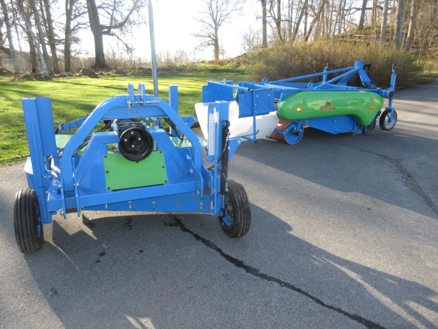 5960 Krukowiak onion windrower and topper