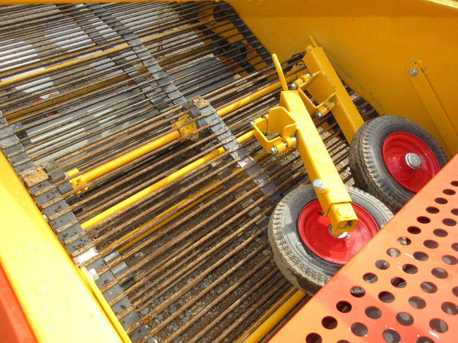 5972 Samon onion windrower 1350 mm web