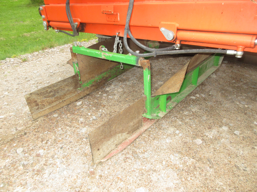 5988 Holaras onion windrower UR135