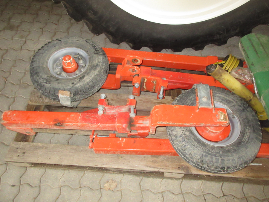 5988 Holaras onion windrower UR135