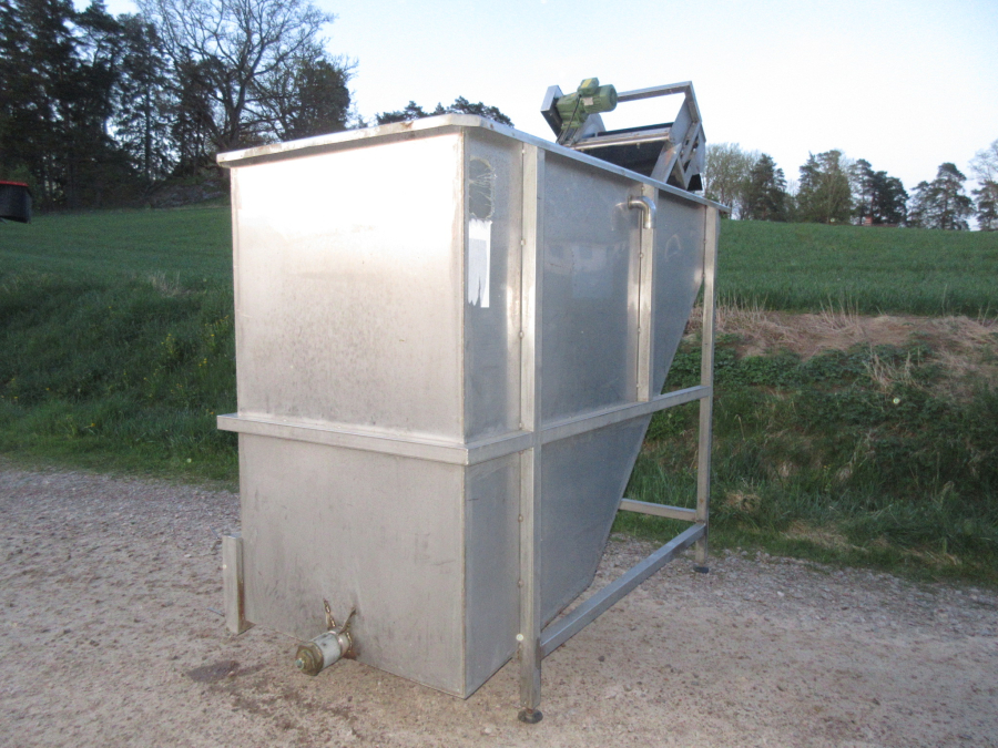 6019 EMVE stainless steel feeding bunker