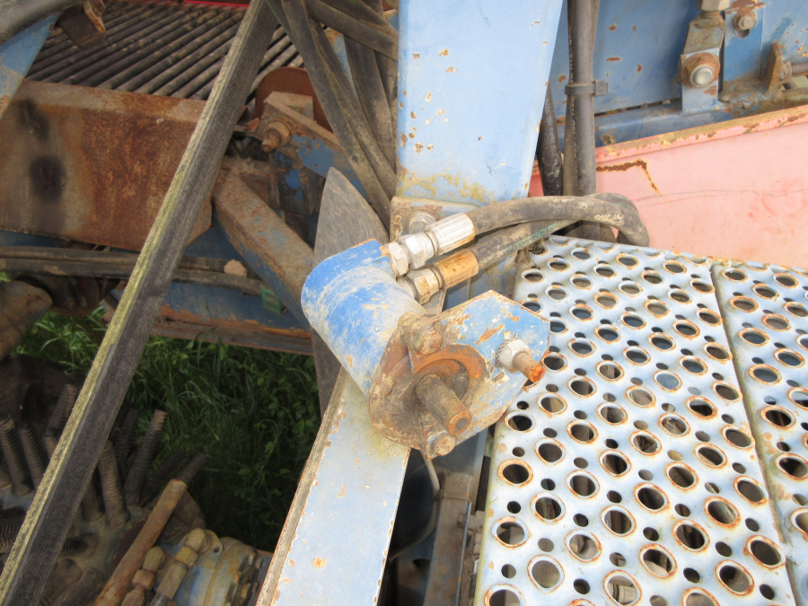 6026 Asa-Lift T-300 carrot harvester