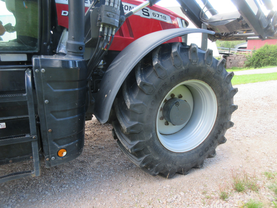6032 Massey Ferguson 6718S tractor