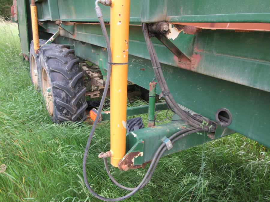 6061 Jones straw layer 9 bale