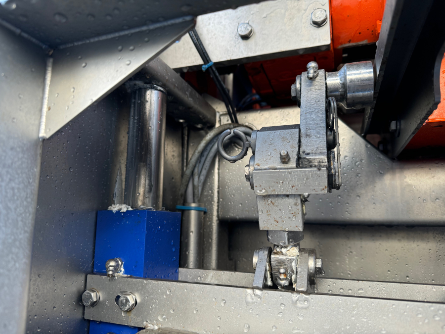 6063 Sormac DMA-60 potato halving machine