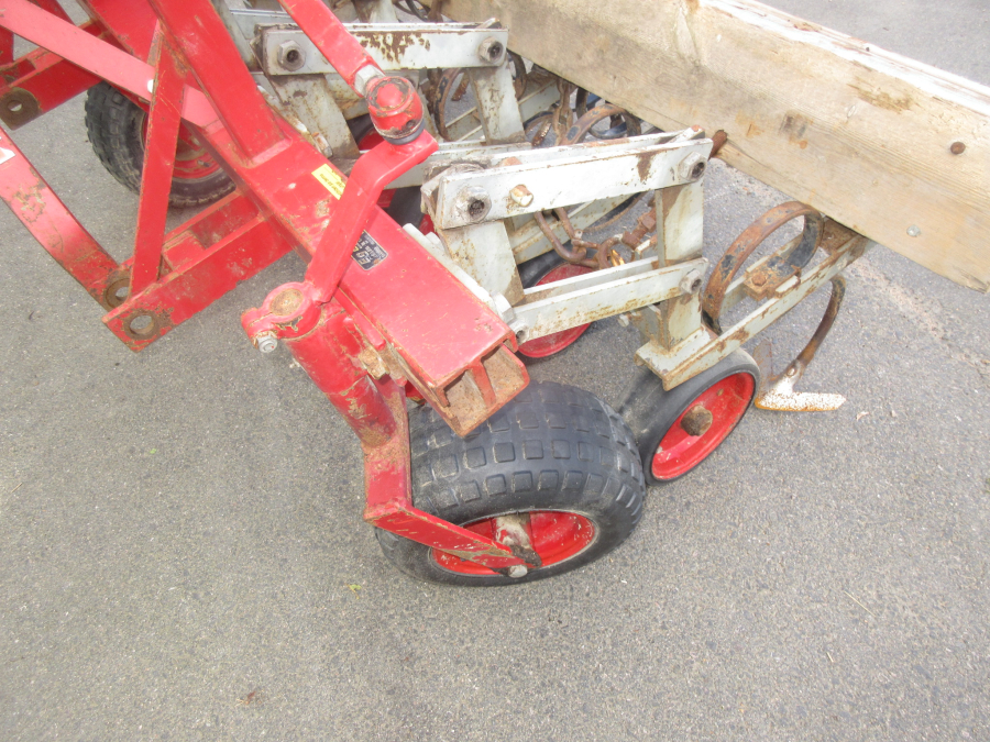 6066 Egedal row crop hoe manual steering