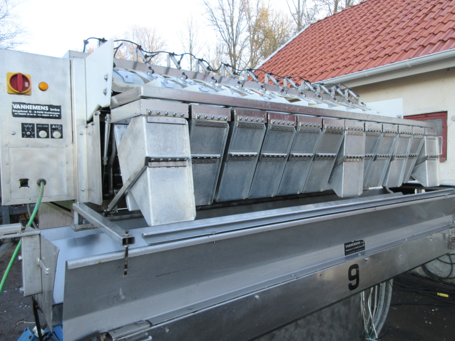 6071 Newtec 2012DG carrot weigher
