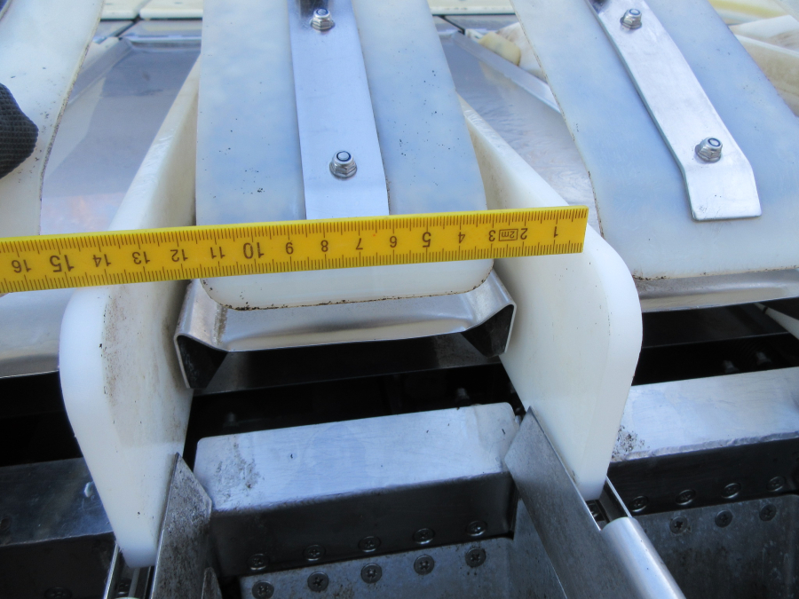 6071 Newtec 2012DG carrot weigher