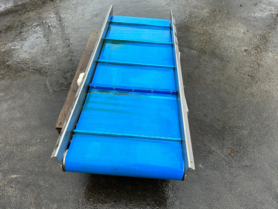 6083 EMVE elevator 1600x550 Stainless steel