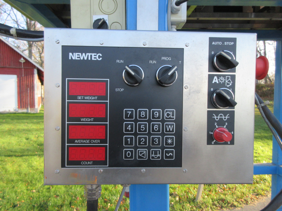 6104 Newtec 2009XB linear weigher