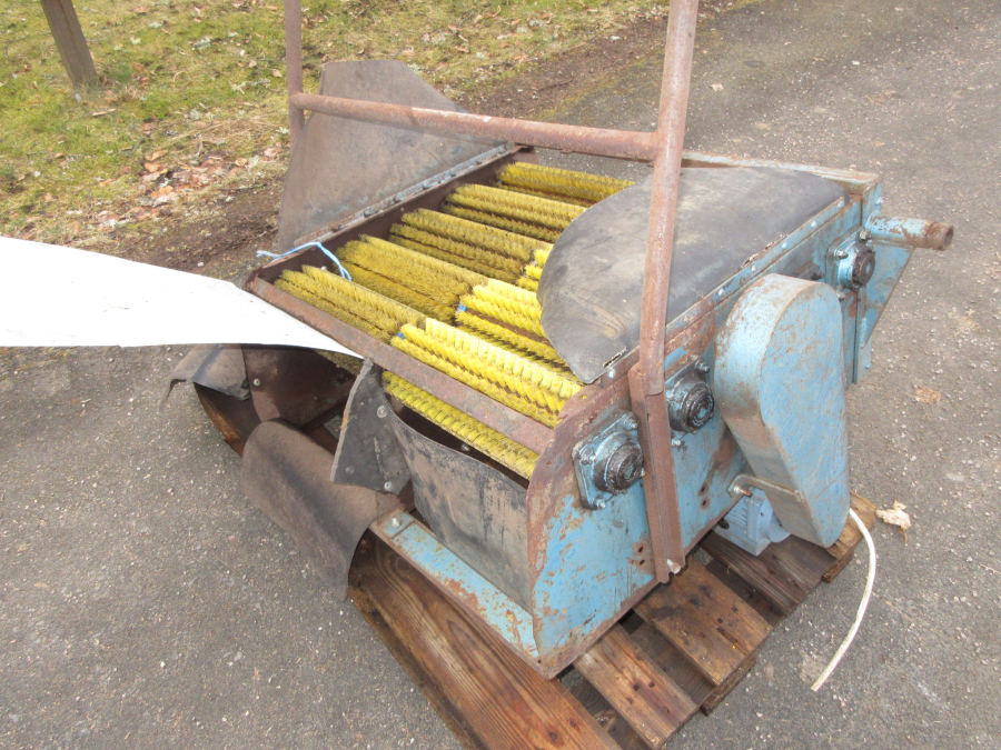 6133 EMVE brushing machine
