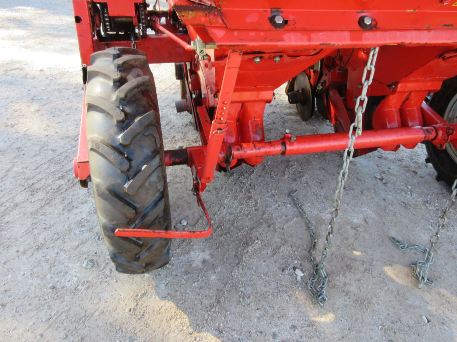 6143 Kverneland Underhaug 3000 potato planter