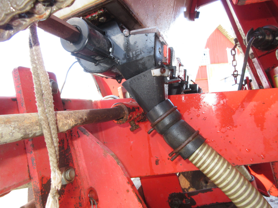 6143 Kverneland Underhaug 3000 potato planter