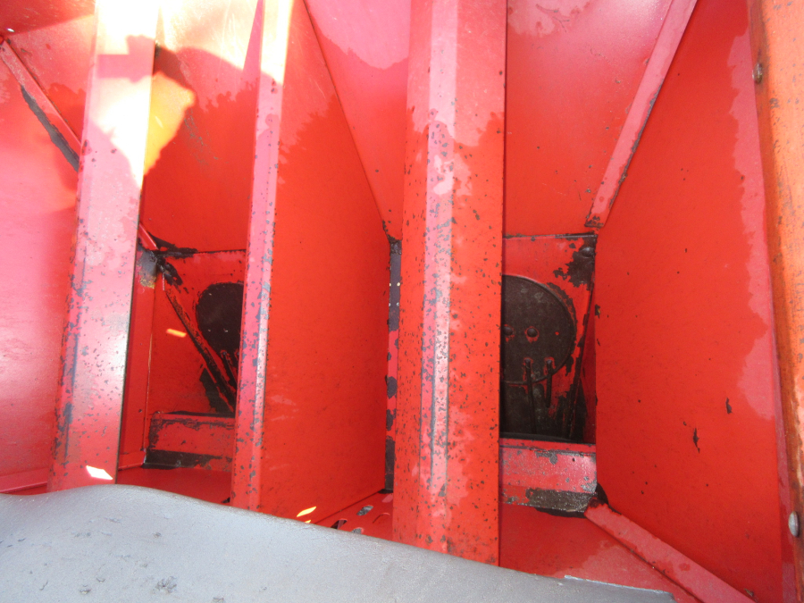 6143 Kverneland Underhaug 3000 potato planter