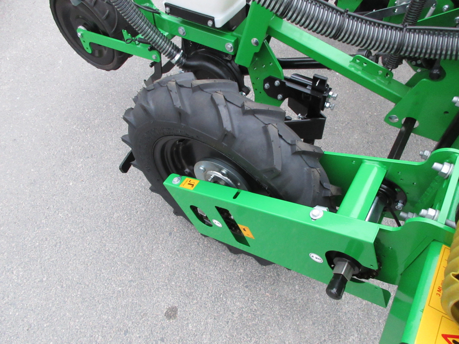 6150 Sfoggia Gamma plus precision seeder for corn 
