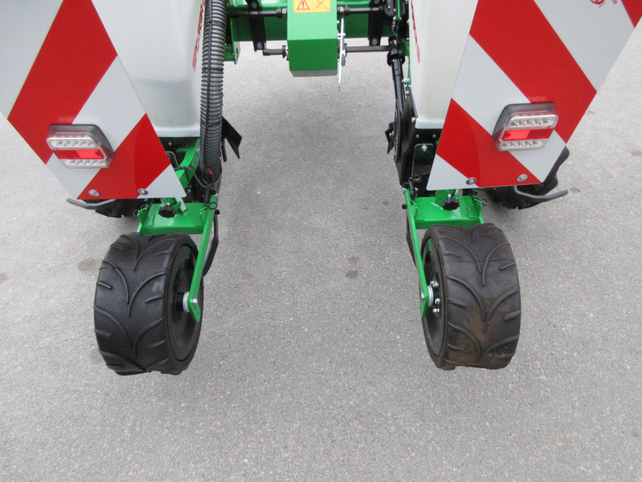 6150 Sfoggia Gamma plus precision seeder for corn 