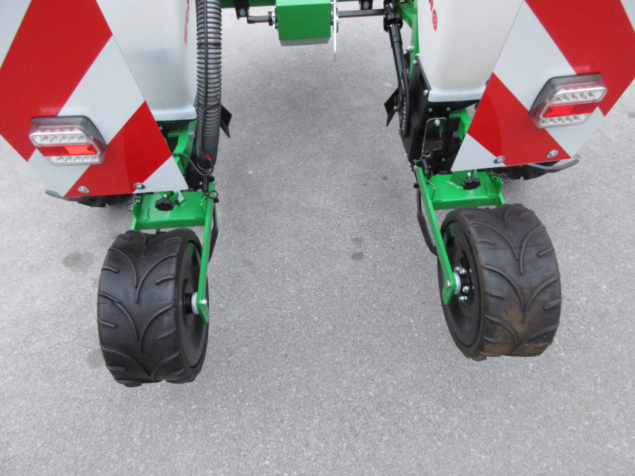 6150 Sfoggia Gamma plus precision seeder for corn 