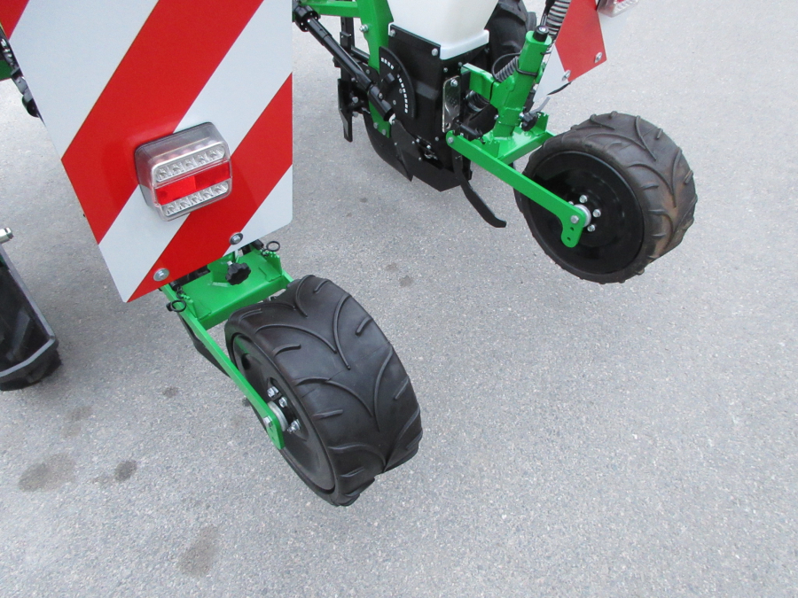 6150 Sfoggia Gamma plus precision seeder for corn 