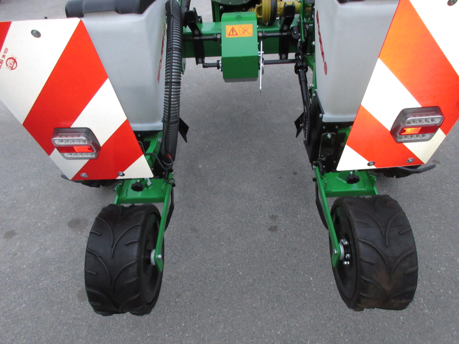 6150 Sfoggia Gamma plus precision seeder for corn 
