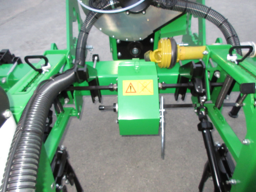 6150 Sfoggia Gamma plus precision seeder for corn 