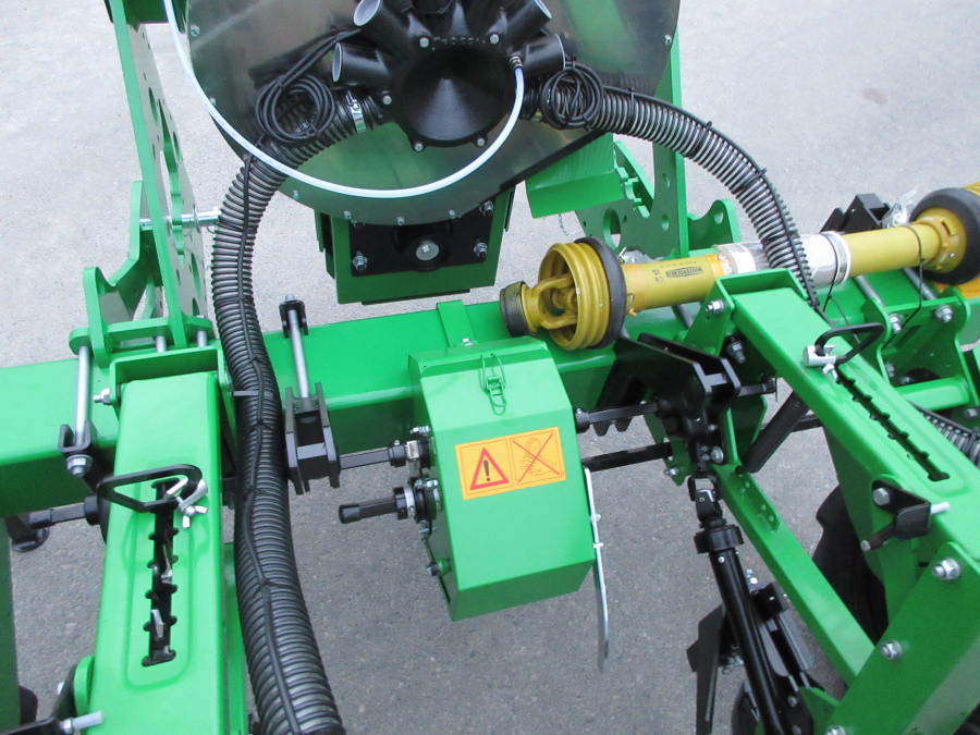 6150 Sfoggia Gamma plus precision seeder for corn 