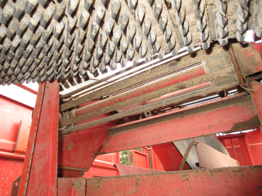 6178 Kverneland Underhaug 2100 potato harvester