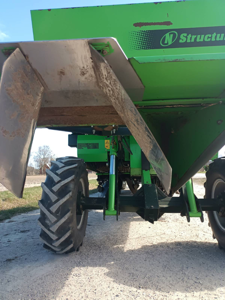 6186 Structural PM20 potato planter trailed