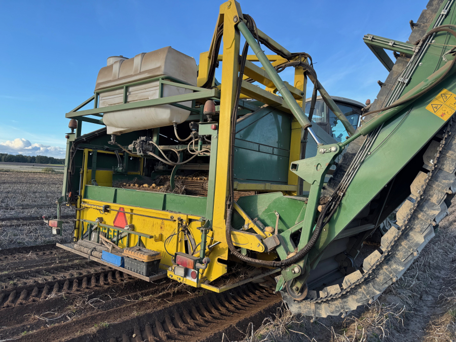 6202 Ploeger potato harvester 4 row with elevator