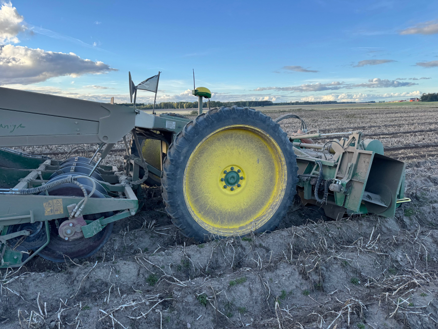 6202 Ploeger potato harvester 4 row with elevator