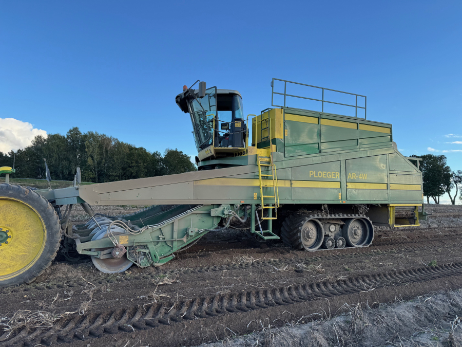6202 Ploeger potato harvester 4 row with elevator