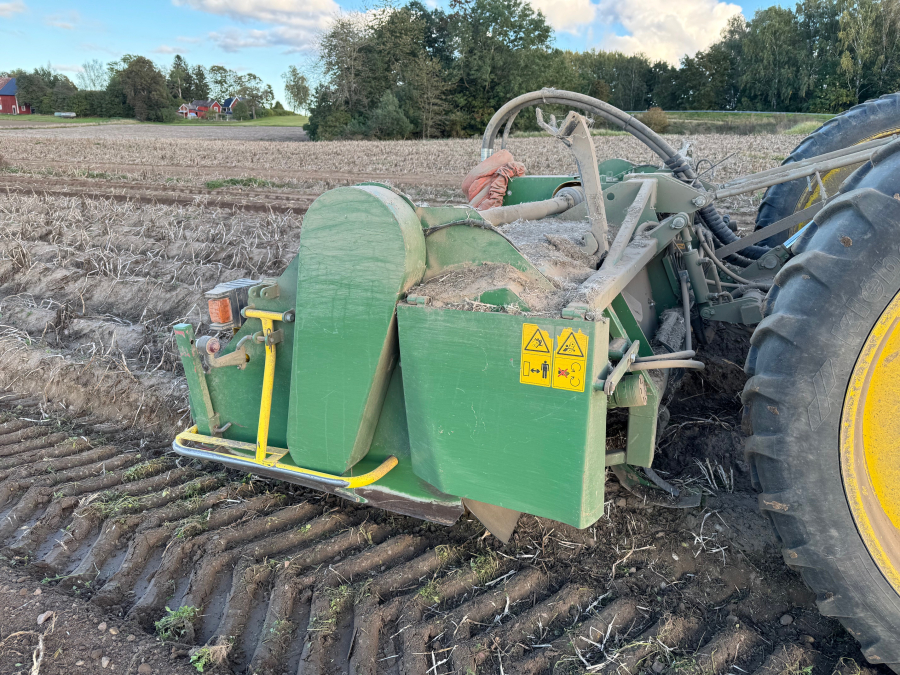 6202 Ploeger potato harvester 4 row with elevator