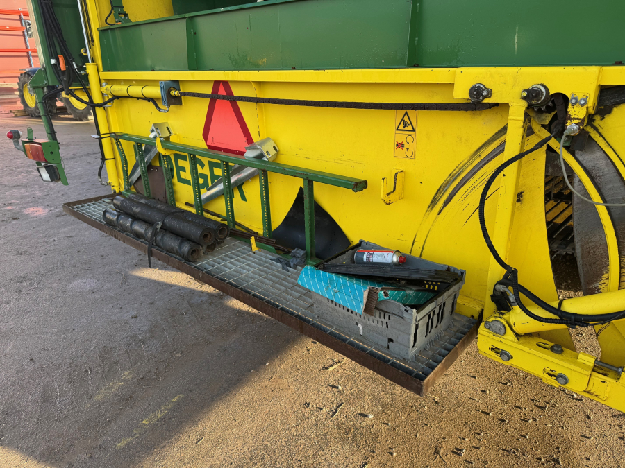 6202 Ploeger potato harvester 4 row with elevator