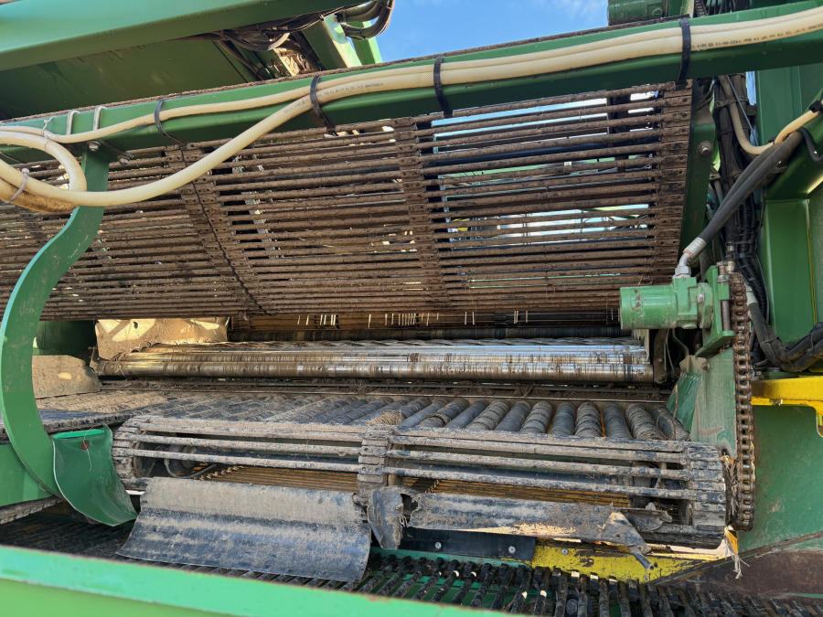 6202 Ploeger potato harvester 4 row with elevator