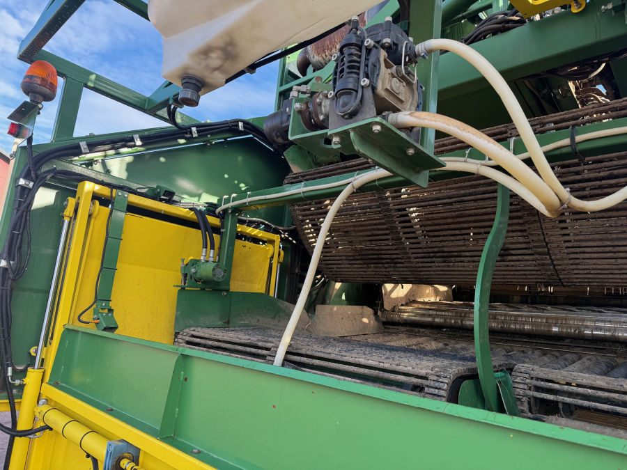 6202 Ploeger potato harvester 4 row with elevator