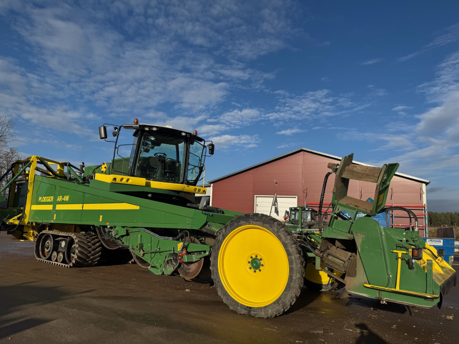 6202 Ploeger potato harvester 4 row with elevator