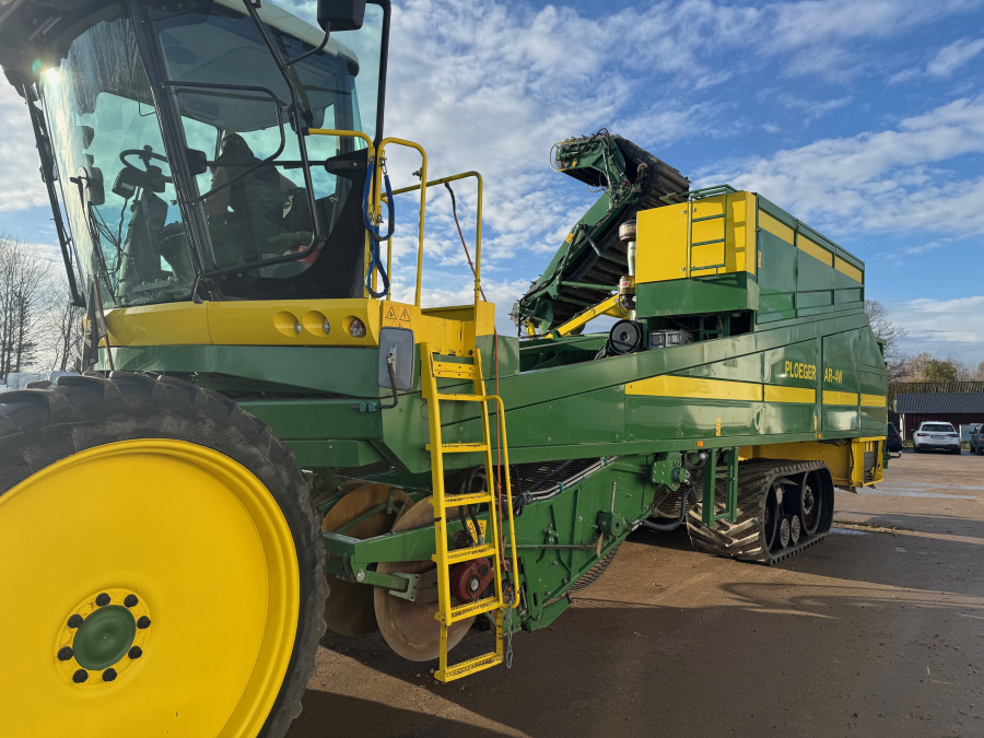6202 Ploeger potato harvester 4 row with elevator
