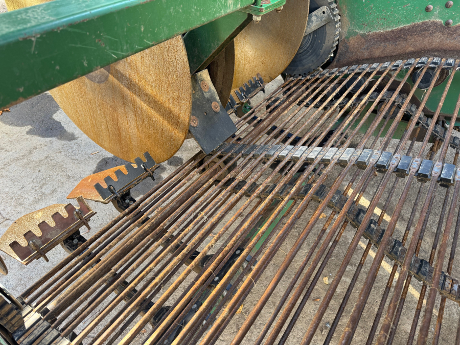 6202 Ploeger potato harvester 4 row with elevator