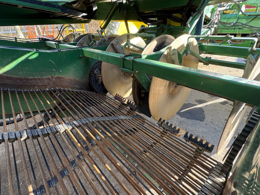 6202 Ploeger potato harvester 4 row with elevator