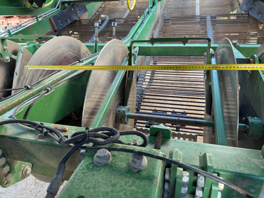 6202 Ploeger potato harvester 4 row with elevator