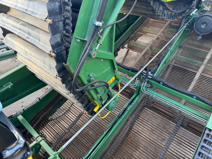 6202 Ploeger potato harvester 4 row with elevator