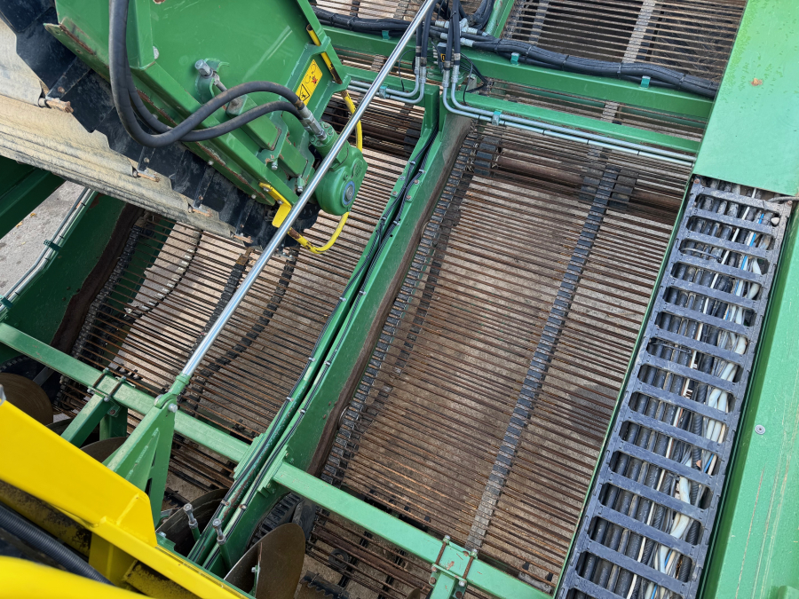 6202 Ploeger potato harvester 4 row with elevator