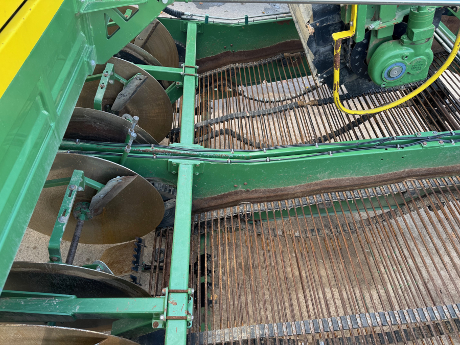 6202 Ploeger potato harvester 4 row with elevator