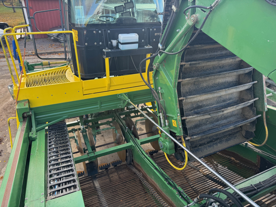 6202 Ploeger potato harvester 4 row with elevator