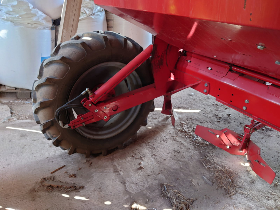 6213 Kverneland underhaug UN3200 potato planter