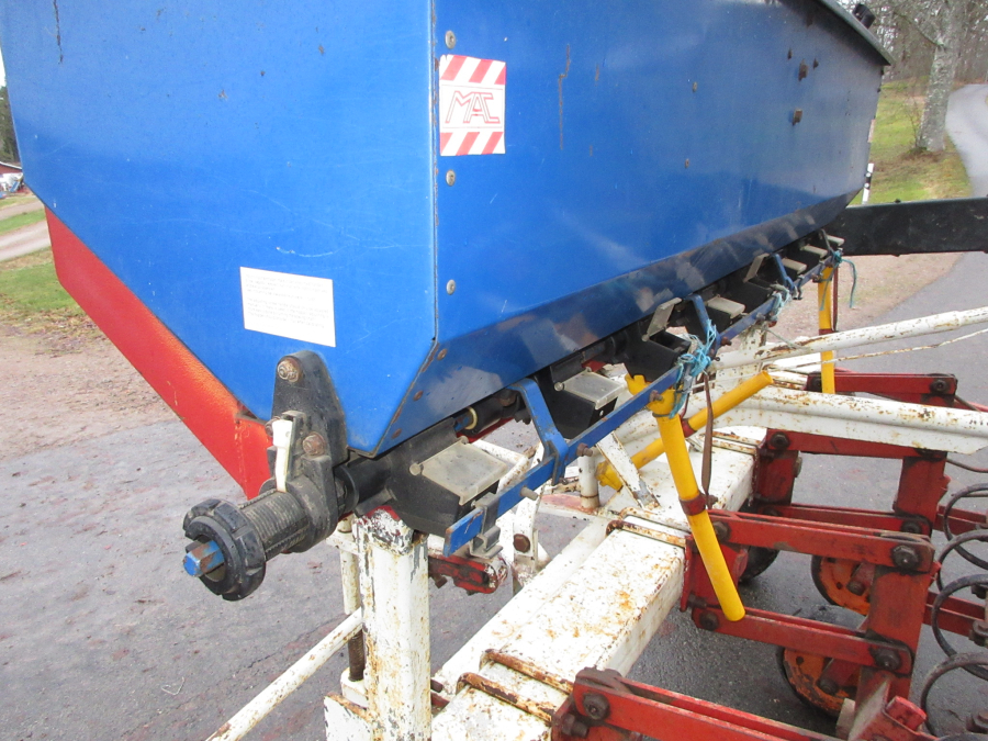 6218 Ugerlose row crop cleaner hoe
