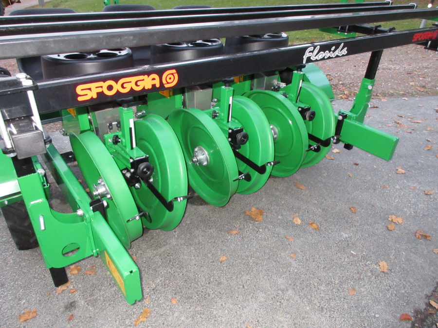 6230 Sfoggia Florida transplanter for seedlings