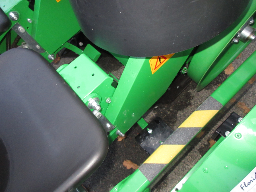 6230 Sfoggia Florida transplanter for seedlings